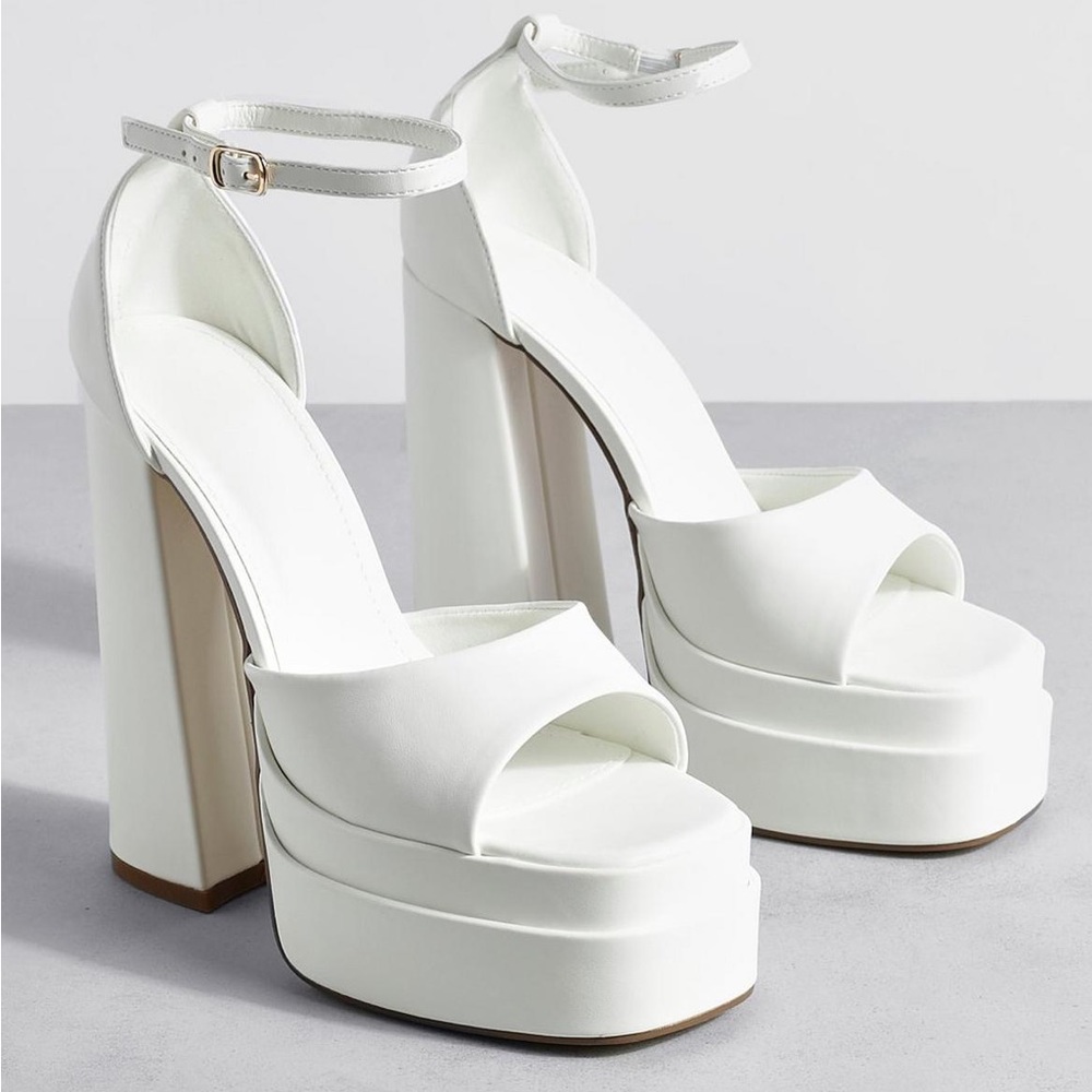 Boohoo white Double Sole 2 Platforms - Size 5 (Runs Large)